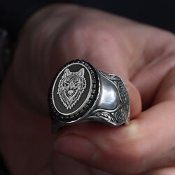 Patterned Silver Ring with Wolf Symbol - 3